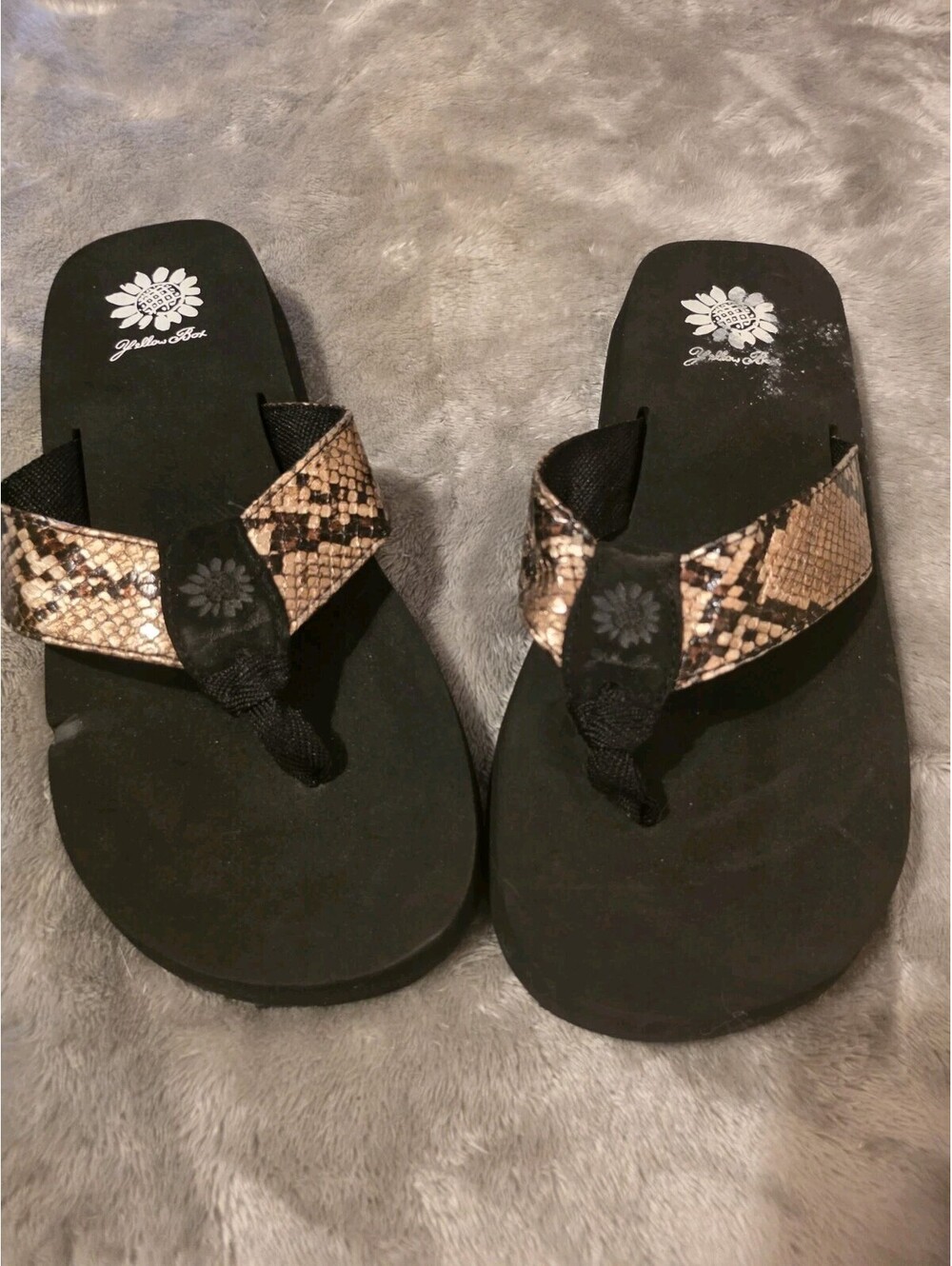 Yellow Box Flip Flops Brown Shiny Snakeskin Black Comfort Wedge Sandals 7.5